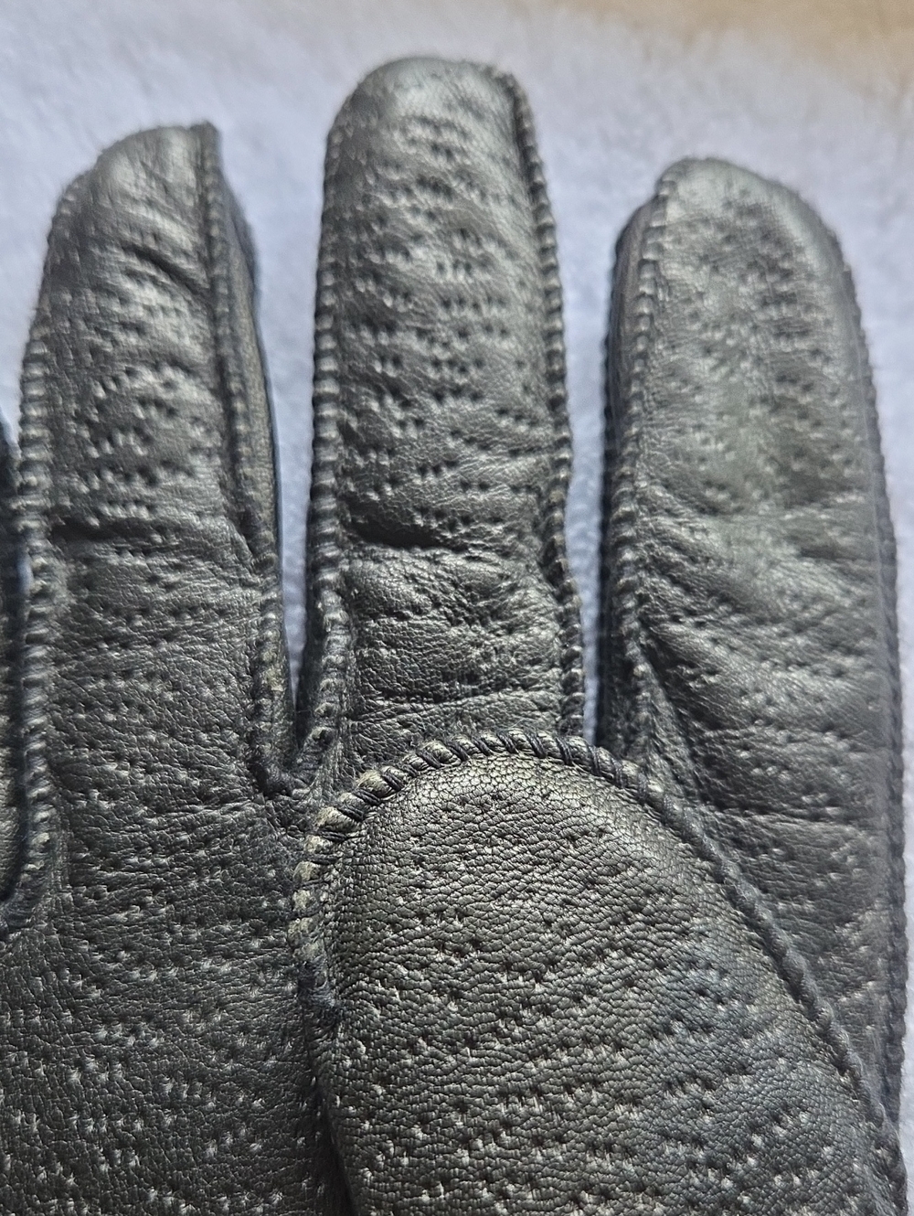 isotoner ...women or  Mens  Black Leather Gloves...unworn ..no Tags. - Picture 5 of 15